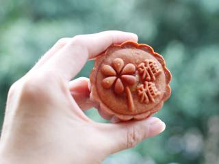 14、广式奶香月饼,成品图