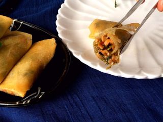 19、响春卷,炸后饼皮如薄纸 外皮酥脆 内馅鲜美