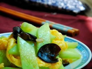 13、黄瓜炒鸡蛋,素食也美味。