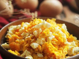 15、赛螃蟹~用鸡蛋做出海鲜味,习惯性的来个特写，色诱一下亲们的味觉。