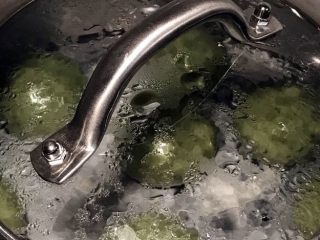 22、时令菜谱-网红艾草青团,水开后，蒸12分钟。