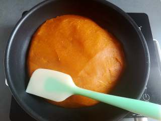 15、金沙南瓜馅,整个过程大概炒2个半小时