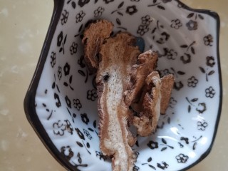 7、冬至美食～当归生姜羊肉汤,当归入肝活血化瘀