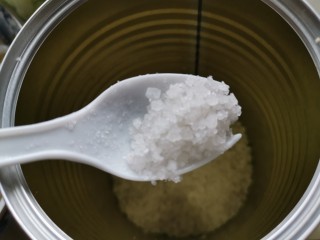 14、冬至美食～当归生姜羊肉汤,加入手作粗盐调味。咸入肾，天然白晒盐保存天然营养素，补肾更有效。