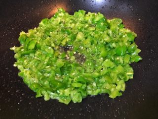 13、超满足便当(6),翻炒 加少许盐