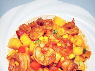 11、菠萝虾球,糖量要根据番茄酱和菠萝的酸甜度，酌情调整