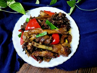 16、啤酒鸭,装盘上桌或者整锅上炉吃火锅。