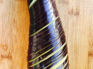 1、蓑衣茄子????,斜切，不要切断