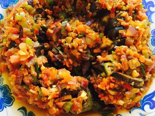 10、蓑衣茄子????,均匀的盖在蒸好的茄子上，就可以了