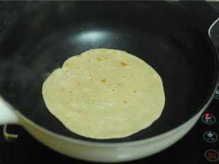 9、烤肉酱香饼,翻面，两面都煎黄