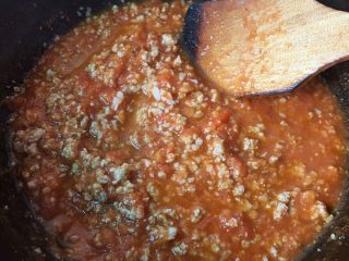 9、自制风味蕃茄酱,关火前加入一小勺酿造的白醋,放凉即可装瓶