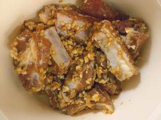 12、蒜香烤排骨,腌制好的排骨
