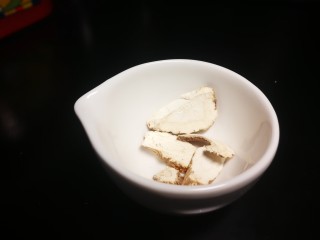 3、厨房神器之___飘香红油,白芷五片