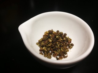 7、厨房神器之___飘香红油,麻椒两个这么多