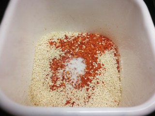 14、厨房神器之___飘香红油,加入盐