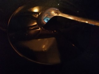 17、厨房神器之___飘香红油,勺子盛出一勺油