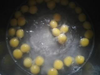 15、百香果味小汤圆,煮至小汤圆完全漂浮起来关火。