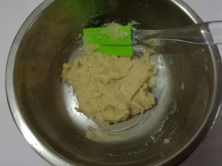 6、春色马卡龙,第一步中的TPT混合均匀至无干粉即可停止。