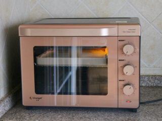 15、抹茶漩涡蛋糕,15．	180度烤15分钟即可。