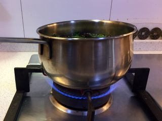 6、艾叶煮鸡蛋，扫净人体恶寒,大火煮开。