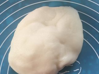 6、红豆沙冰皮月饼#中秋食饼记#,醒五分钟左右