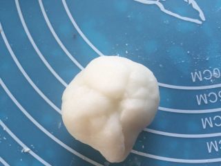 9、红豆沙冰皮月饼#中秋食饼记#,柔圆