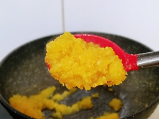 12、自制零添加菠萝酱,关火盛出。