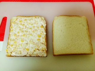 3、小当家三明治,去两片面包，其中一片涂抹酱料