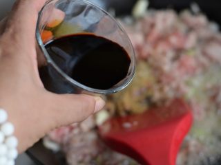 10、酸辣粉，酸辣微麻好滋味,加酱油和料酒。