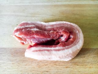 2、做年货 备年货期间快手面 私家炸酱,五花肉一块。