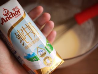 11、金沙奶黄月饼,纯牛奶