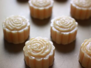 32、金沙奶黄月饼,看图，蛋液非常少