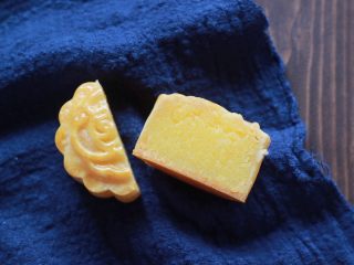 40、金沙奶黄月饼,成品