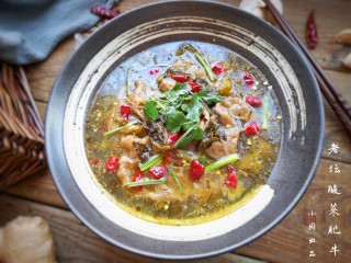 10、酸菜肥牛,一份酸辣开胃又下饭的老坛酸菜肥牛就做好啦。