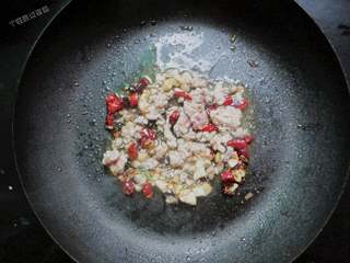 7、蚂蚁上树,下肉末大火爆炒