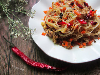 12、蚂蚁上树,粉丝别炒干、炒糊了，有点软软的最好吃