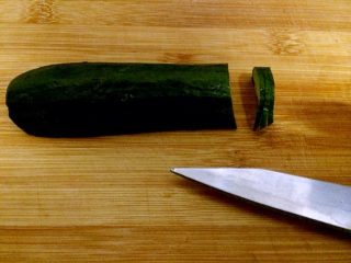 6、小当家葱油面,切两刀不断的，一刀断开