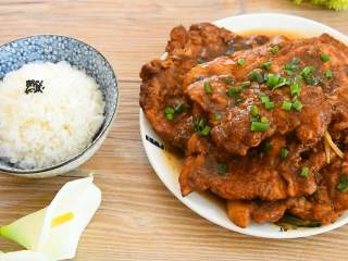 13、葱烤大排—本帮经典，一块根本不过瘾,不客气的说，吃完还想舔盘哦~