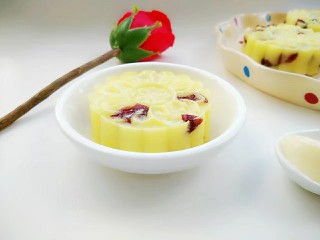 17、蔓越莓土豆月饼,吃时抹上沙拉酱即可。(或自己喜欢的酱料)