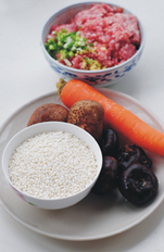 1、糯米肉圆,准备所需材料。