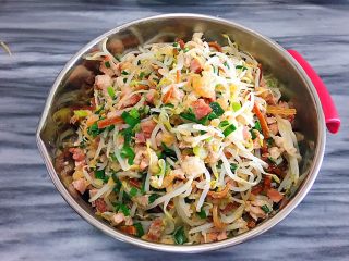 9、客家腐皮卷,拌均匀