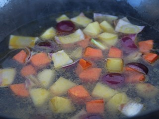 9、素咖喱饭,加水，没过食材