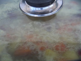 11、素咖喱饭,大火烧开，再转小火，盖盖子炖