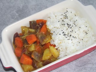 14、素咖喱饭,放入便当盒