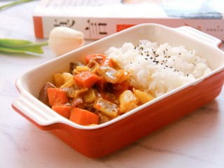 15、素咖喱饭,米饭再撒点黑芝麻，美美的午餐便当做好了