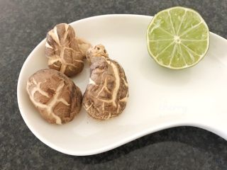 3、吃豆腐~豆子与豆腐的碰撞,花菇(也可以使用干香菇),