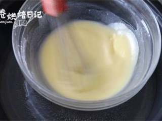 8、今年元宵节换种吃法,一锅萌萌的小猪祝您团团圆圆,4、隔热水,加入黄油,搅拌均匀。