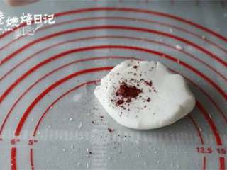 16、今年元宵节换种吃法,一锅萌萌的小猪祝您团团圆圆,10、取少量面团放入红曲粉,揉成粉红色面团。