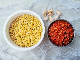 1、酱黄豆,准备好所有食材。