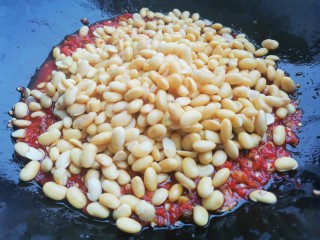 9、酱黄豆,加入黄豆，